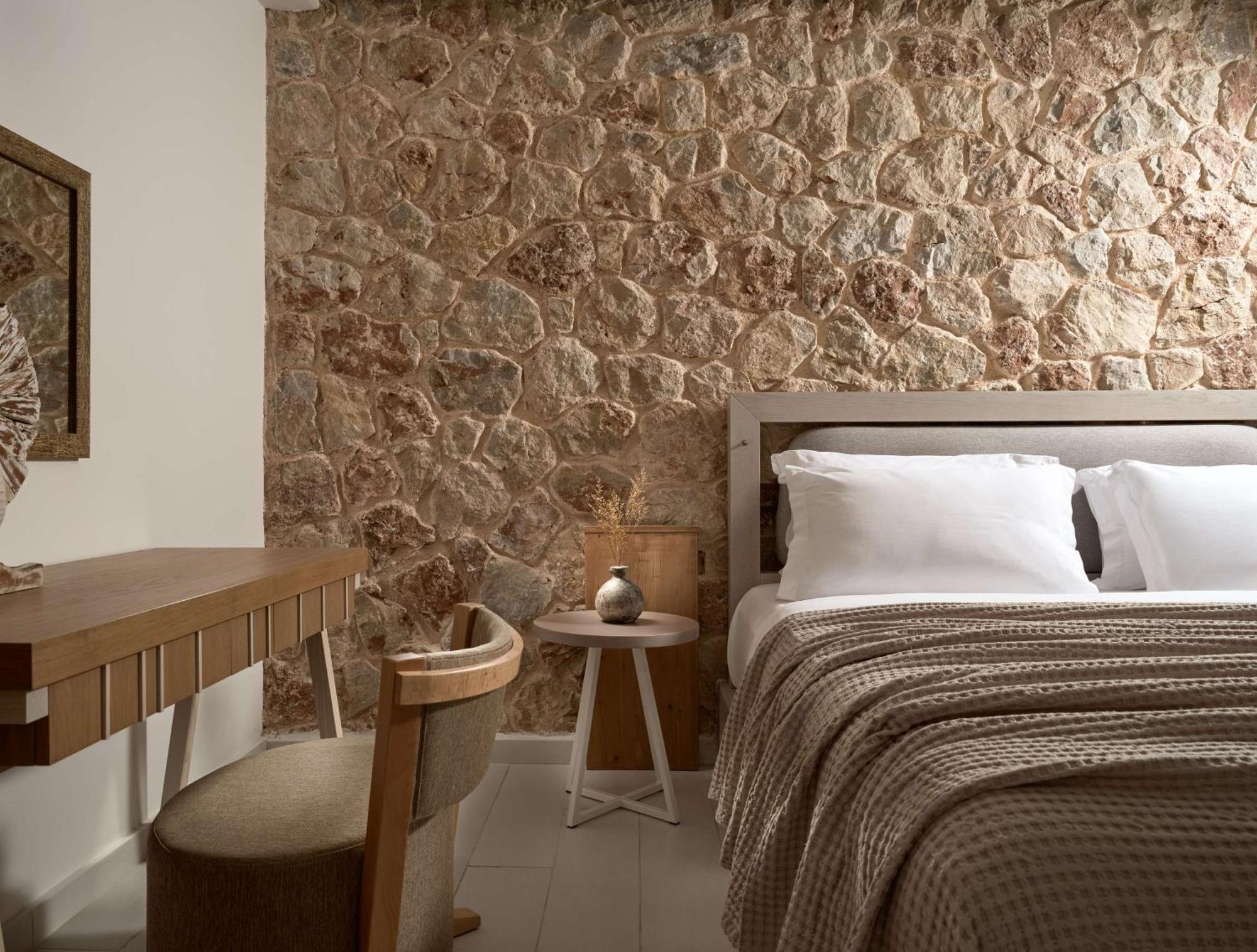 Agios Georgios  Sea Breeze Santorini Beach Resort, Curio By Hilton מראה חיצוני תמונה