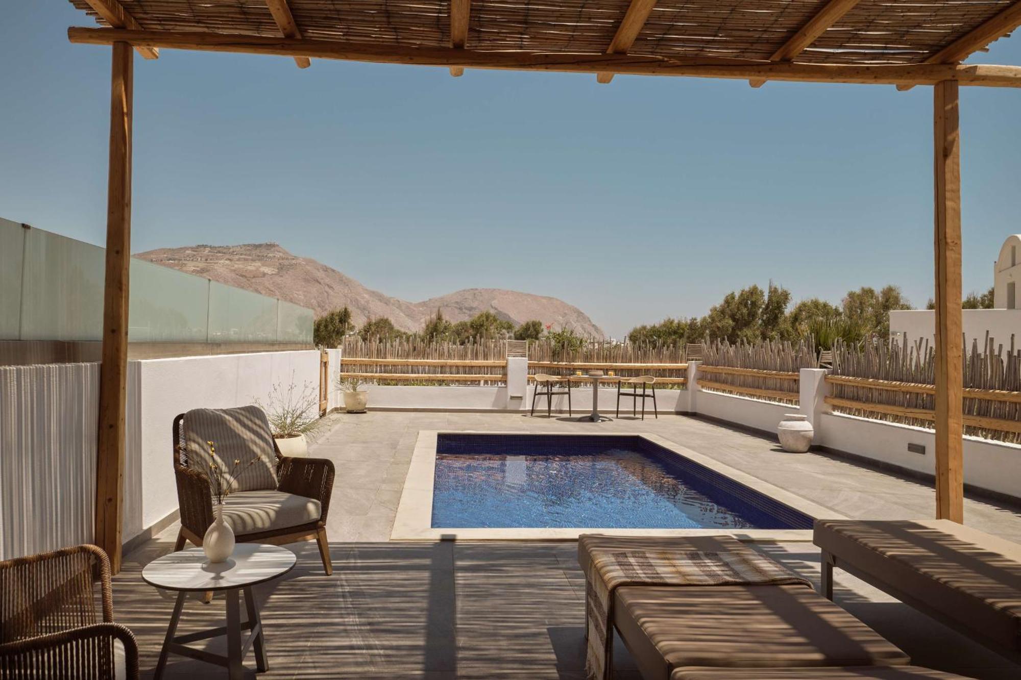 Agios Georgios  Sea Breeze Santorini Beach Resort, Curio By Hilton מראה חיצוני תמונה
