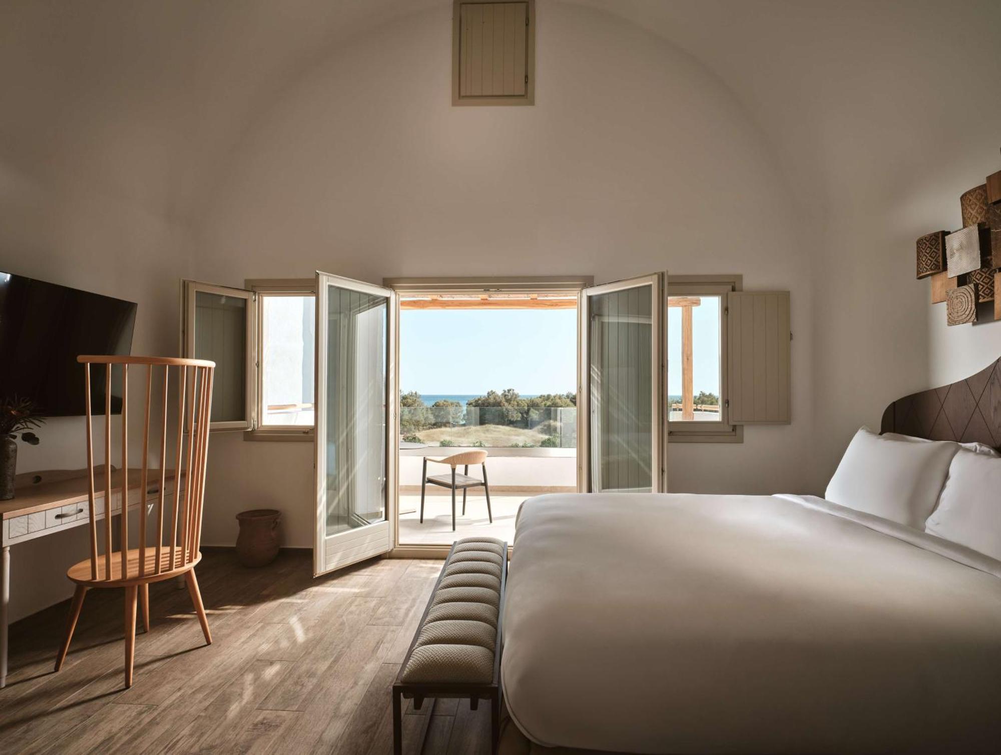 Agios Georgios  Sea Breeze Santorini Beach Resort, Curio By Hilton מראה חיצוני תמונה
