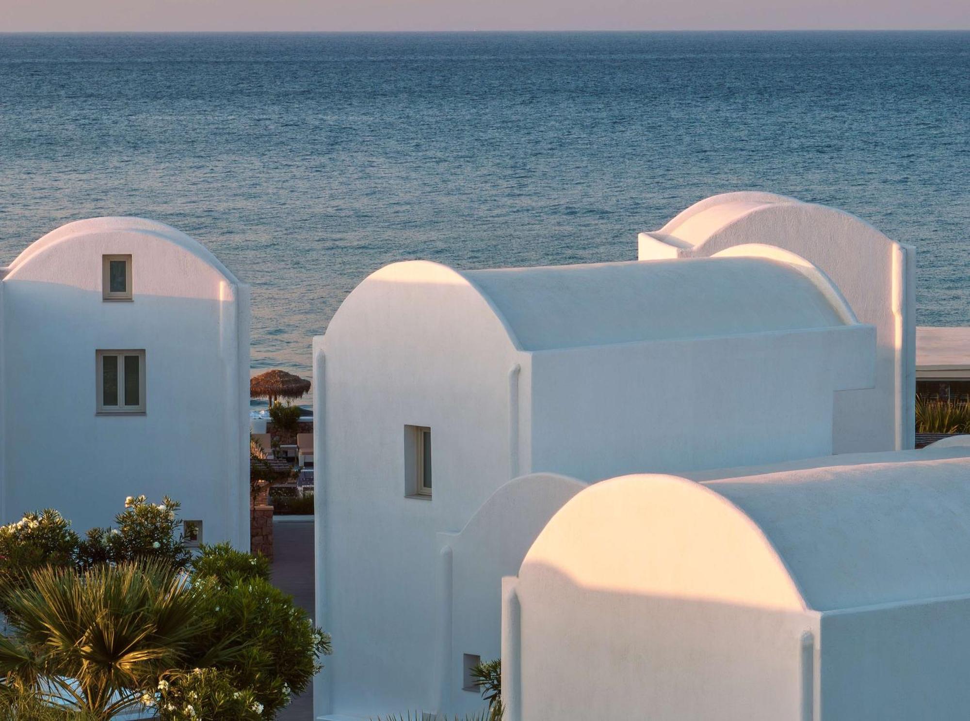 Agios Georgios  Sea Breeze Santorini Beach Resort, Curio By Hilton מראה חיצוני תמונה