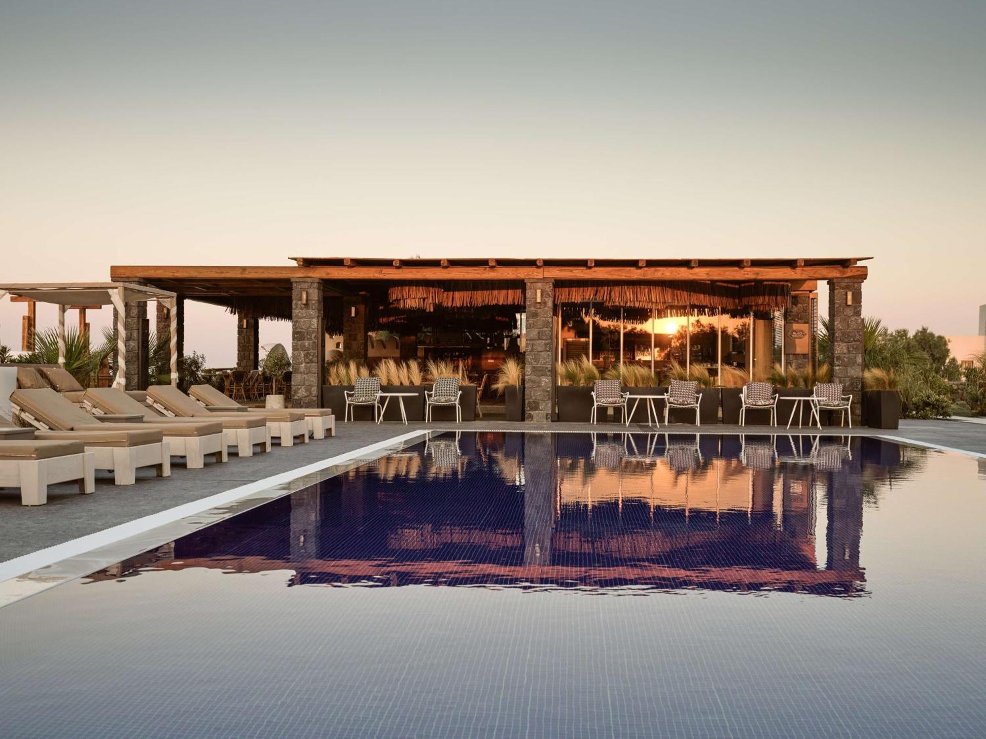 Agios Georgios  Sea Breeze Santorini Beach Resort, Curio By Hilton מראה חיצוני תמונה