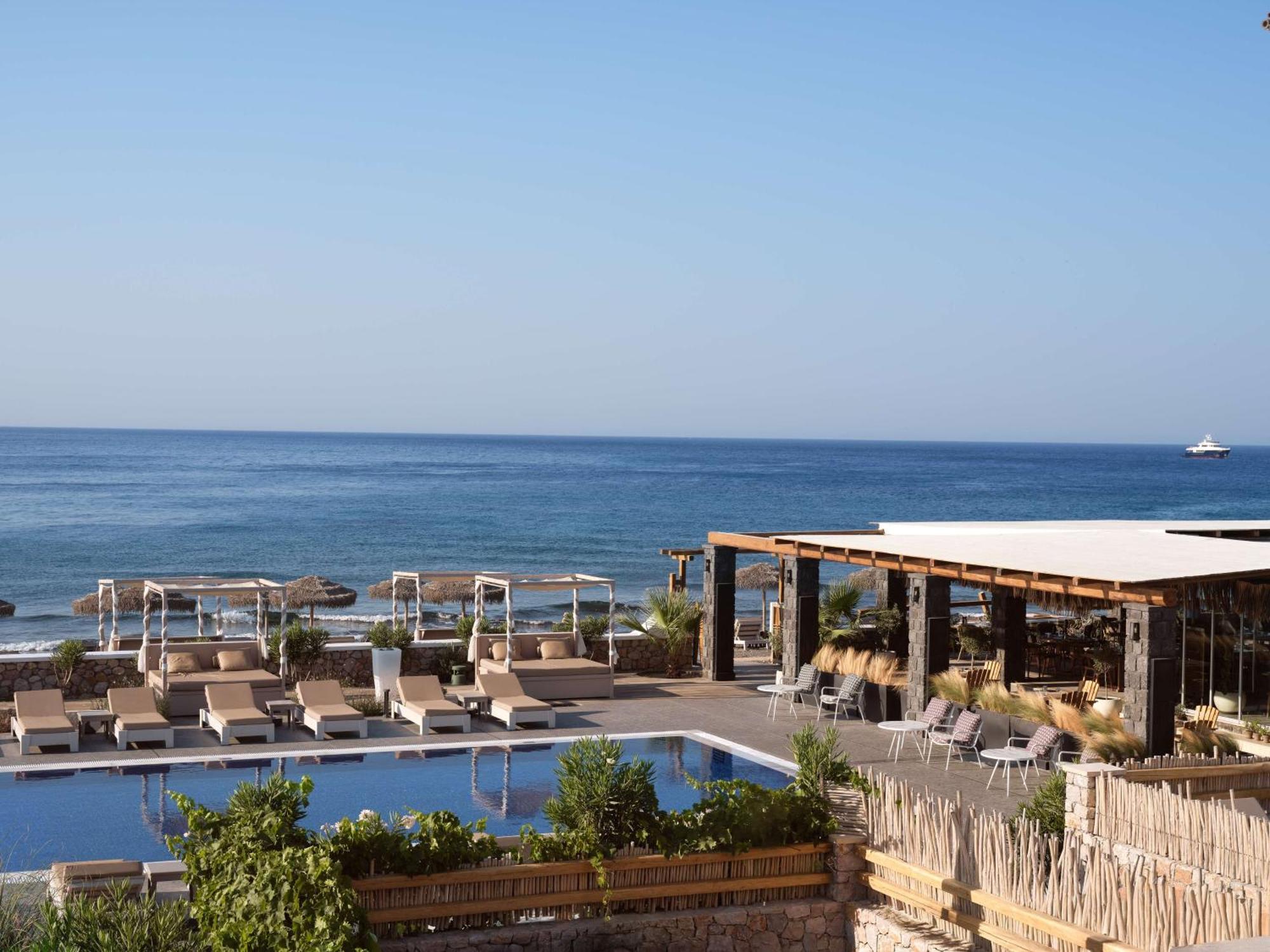 Agios Georgios  Sea Breeze Santorini Beach Resort, Curio By Hilton מראה חיצוני תמונה